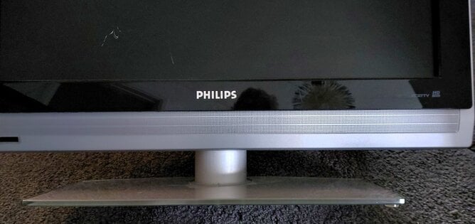 Philips 26inch TV & Remote £5 marks on the screen. BN44 3LP - Tv, Audio & Cameras in Steyning