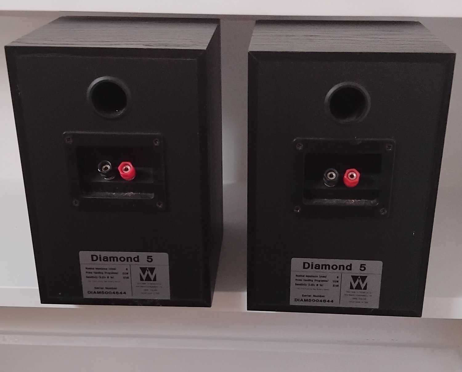 Tunbridge Wells Wharfedale Diamond V Speakers. As new condition
