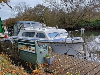 motor boat cabin cruiser Elysian 27 8.23mtrs