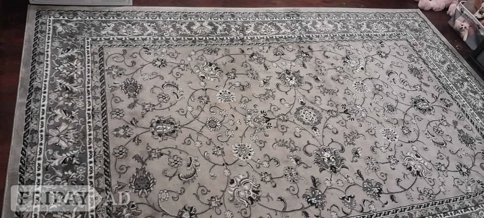 Large Grey Floral Rug 9 Ft 6 x 6 Ft 6 RRP £120 BARGAIN at £80 in Barry
