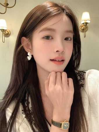 Asian graduate offer massage or escort services 