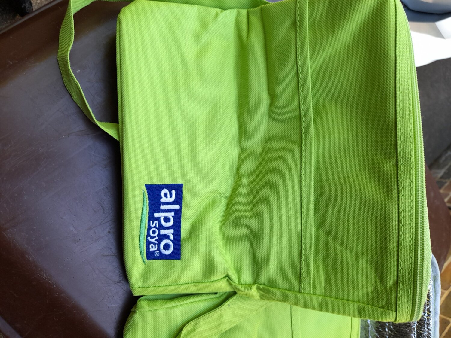 2 cool bags 