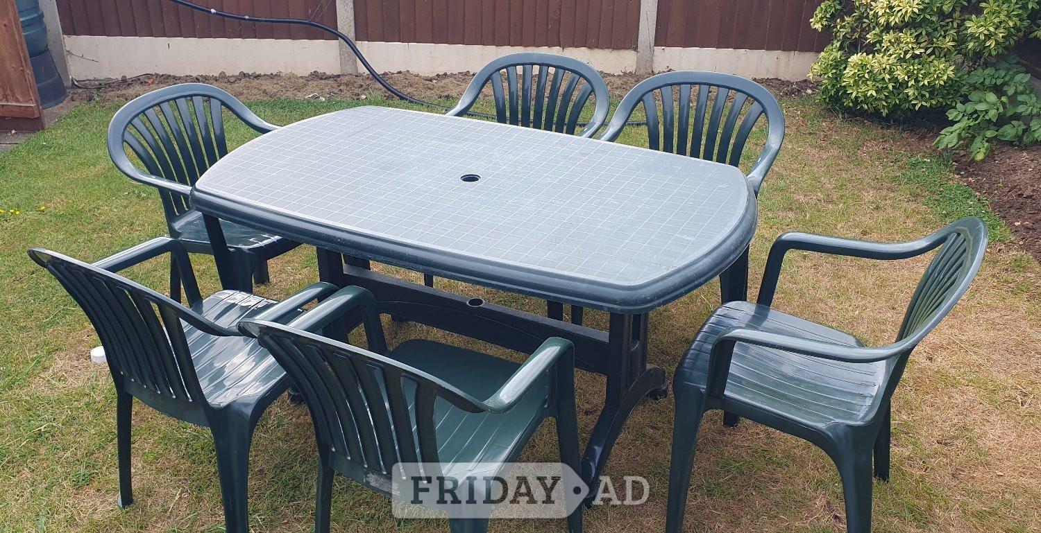 Sittingbourne Garden table and chairs..