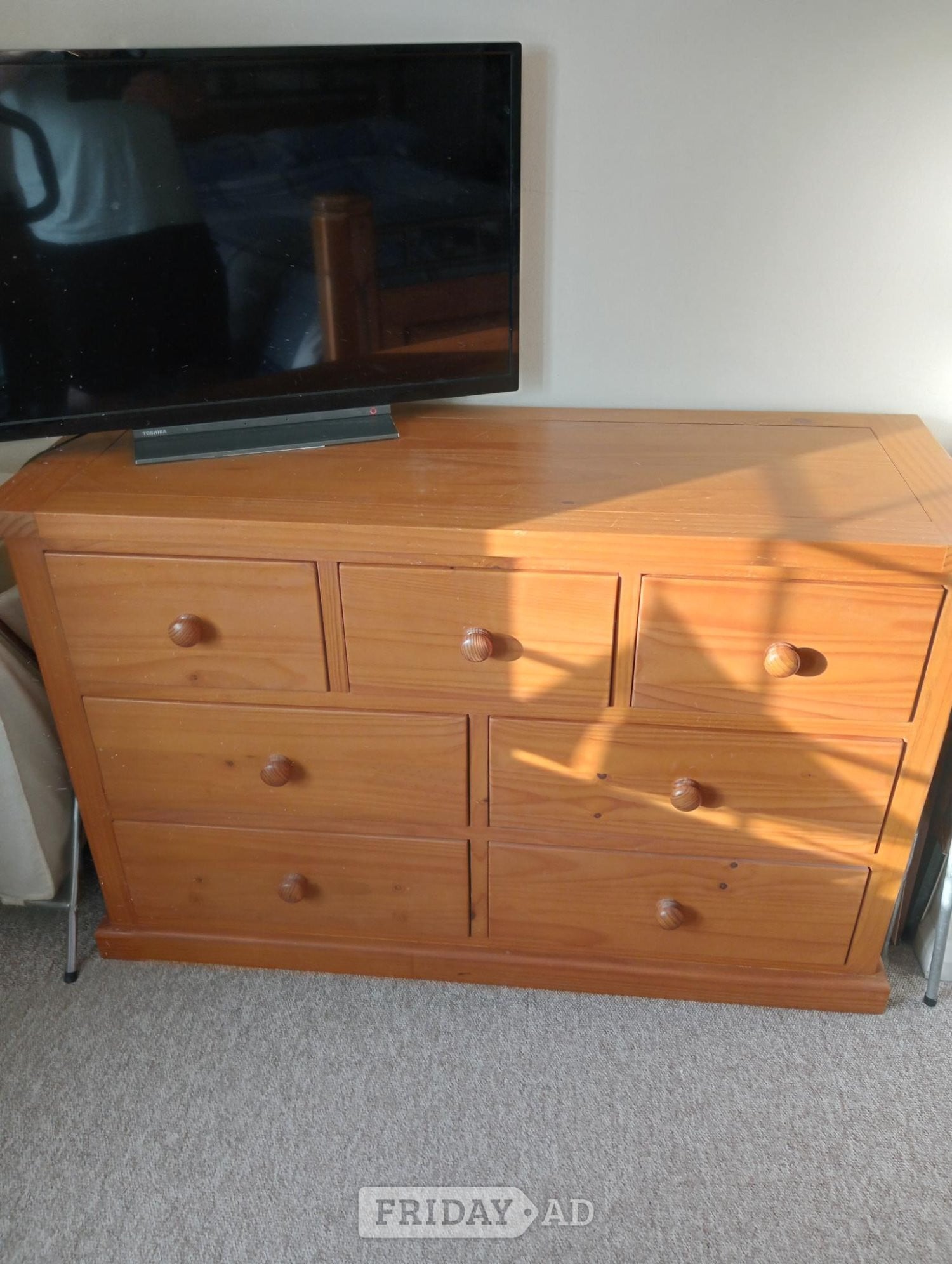 Matching solid wood quality bedroom furniture - Great condition - Furniture in Bognor Regis