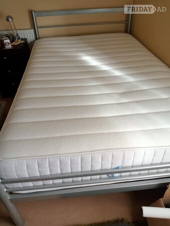 Bed frame small double/4'