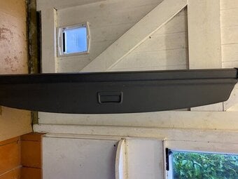 VW Touran Retractable Boot Cover