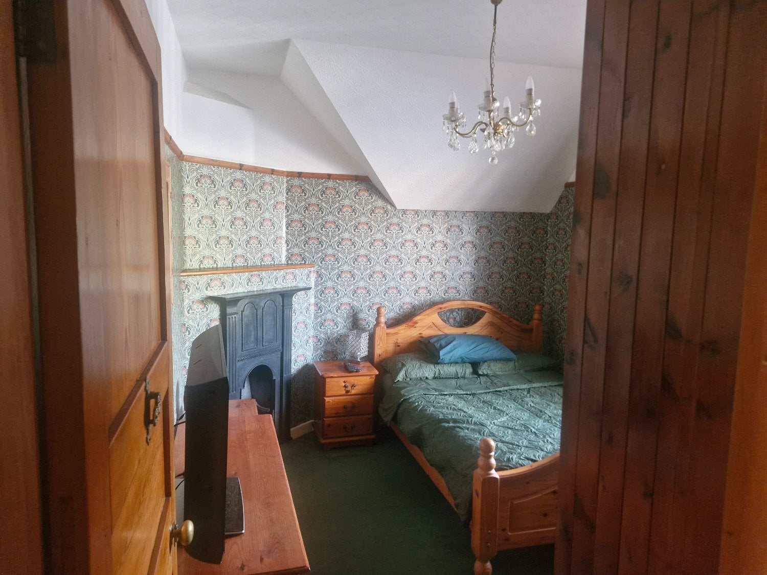 Double room to let in house share , Worthing