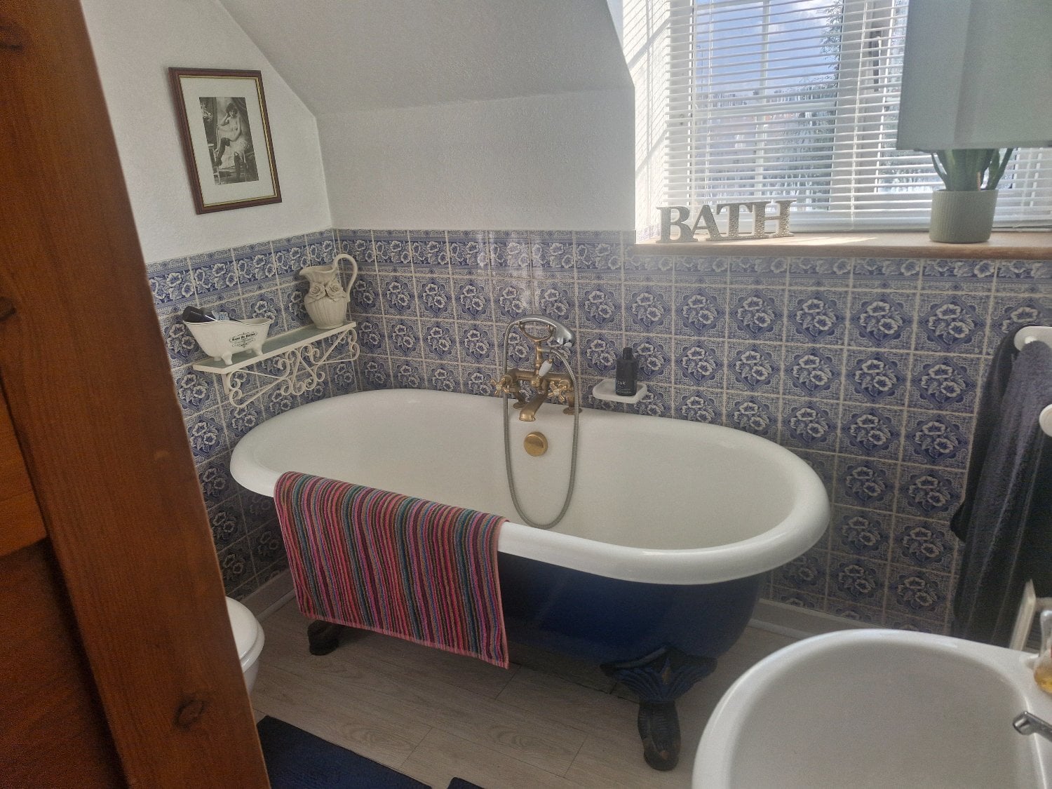 Double room to let in house share , Worthing - Rooms