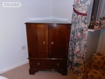 Reproduction Mahogany TV/Video Cabinet. A very nice piece of furniture to be used in various ways. In very good condition and worth viewing. Buyer collects