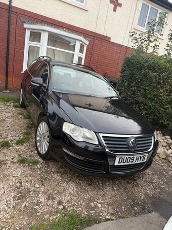 2009 VW Passat Highline 2.0 TDI 140 estate, 6-speed manual, black
