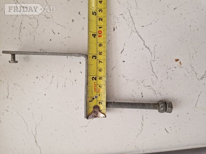 Spalding Numerous Galvanised Gutter brackets 