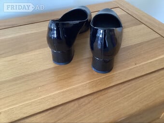 Black Patent Smart Ladies Shies- Pavers size 5