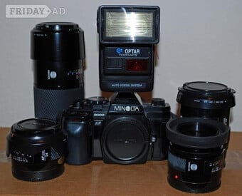 Minolta 9000 camera, set of four lenses, flashgun, user’s manual, paperback book and camera bag.