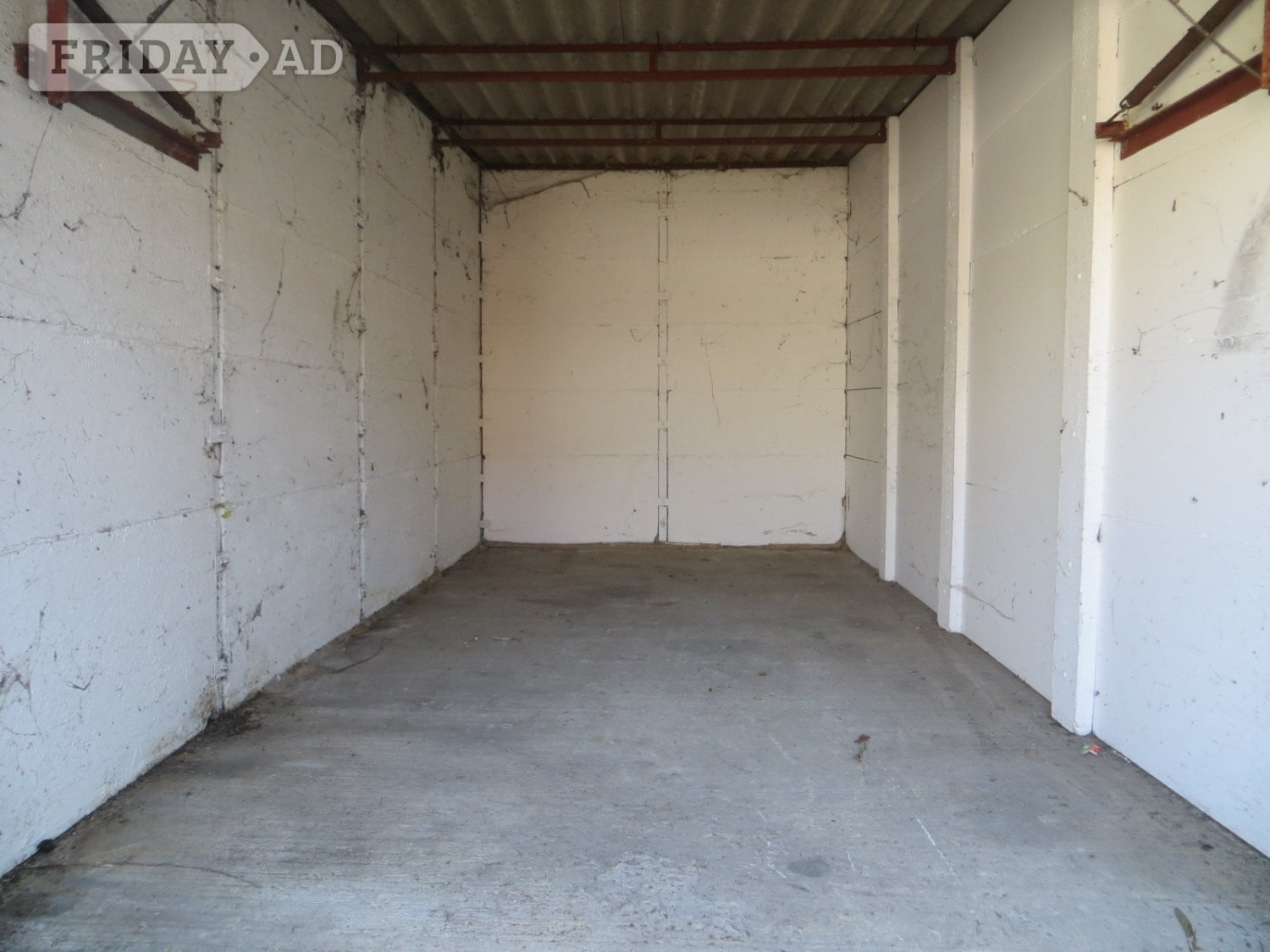 SS8  ~ Lock up Garages/Storage ~ To Rent in Canvey Island in Canvey Island