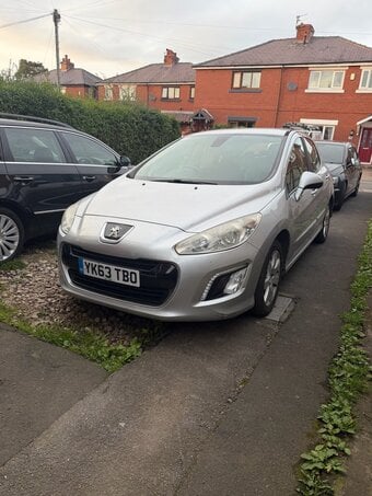 2013 Peugeot 308 1.6 HDi Active Nav, manual, silver, £20 tax