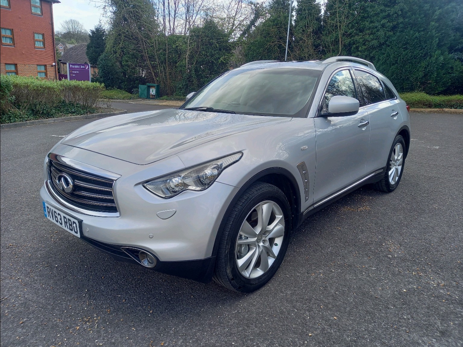 [ berth ]Infiniti FX