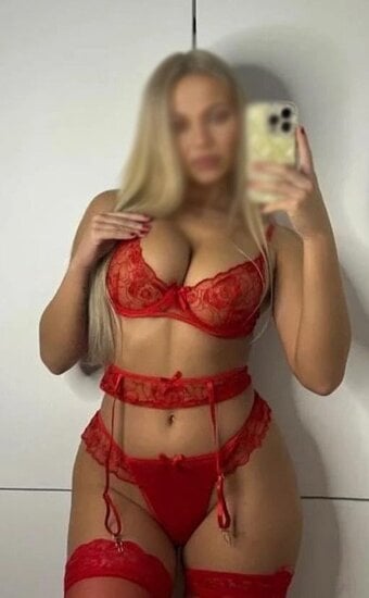 Have fun with our super sexy blonde Vicky tonight in Sussex!