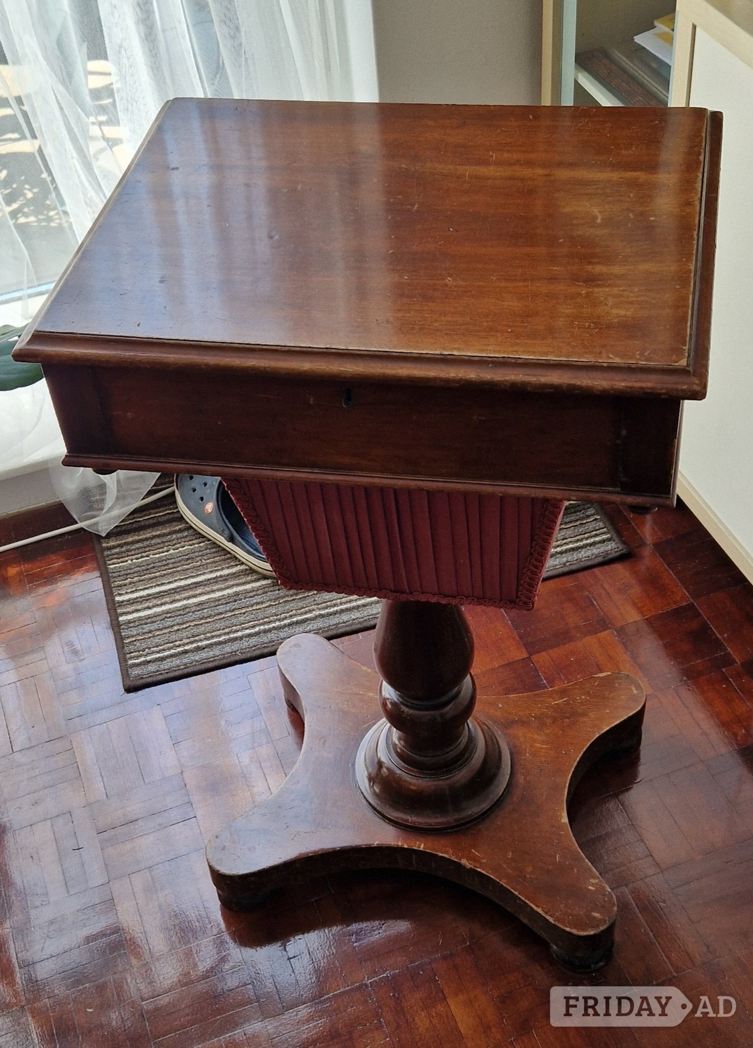 VICTORIAN SEWING TABLE OF ROSEWOOD AND MAHOGANY. in Harrow
