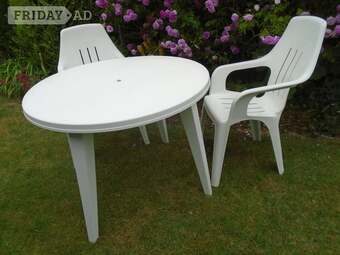 JARDIN WHITE ROUND TABLE/4 HIGH BACK CHAIRS