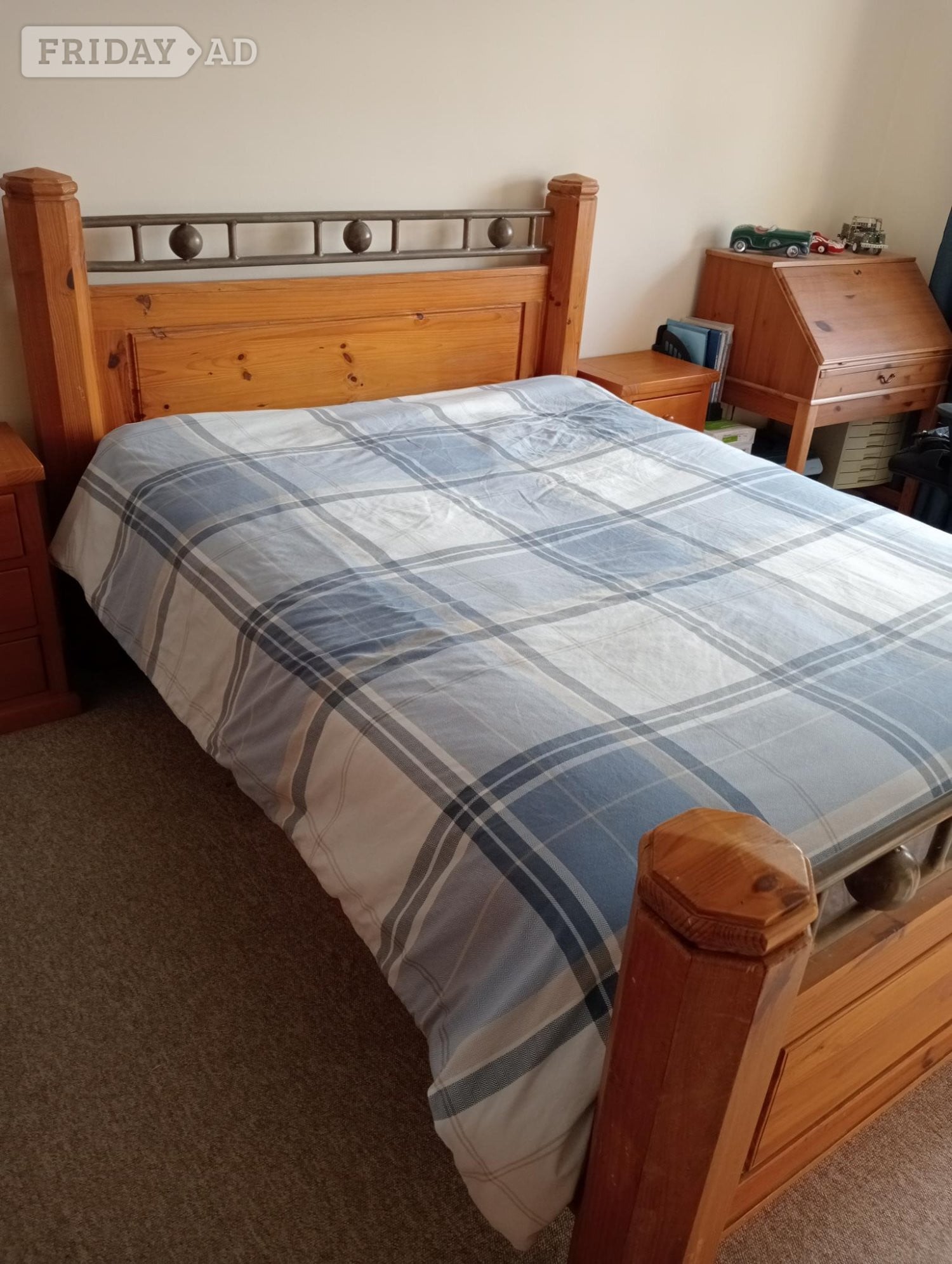 King size wood/ironwork bed - No mattress - Character furniture