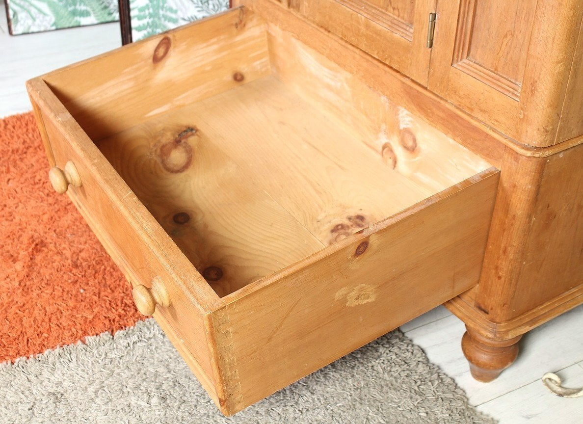UK Delivery - Traditional Antique Style Farmhouse Pine Wardrobe - Furniture in Hailsham