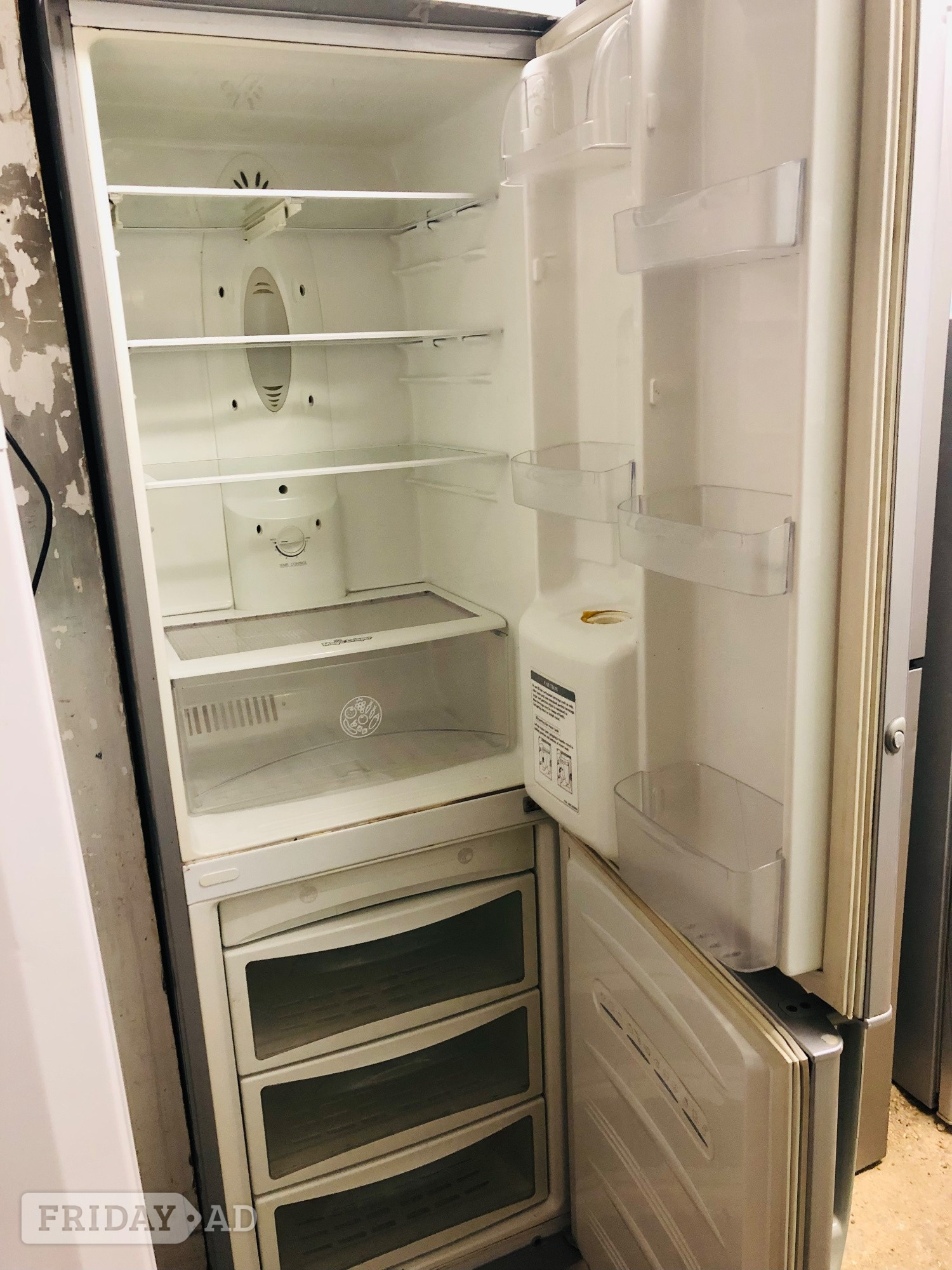 LG  silver colour frost free fridge freezer works perfectly 