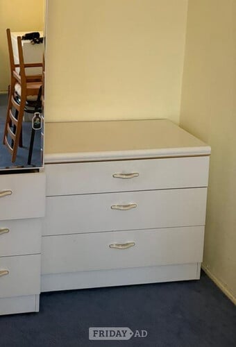 Chest of drawers 