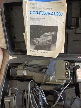 Sony Video Camera Recorder CCD-F350E/AU230 Video 8 Handycam