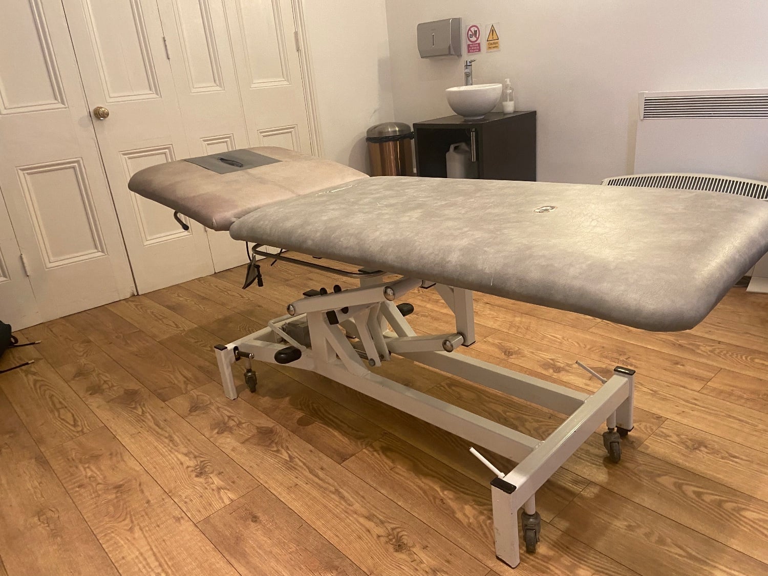 Massage/physio treatment couch