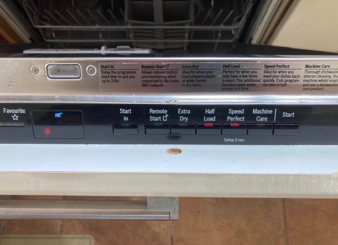 BOSCH INTEGRATED DISHWASHER - Home Appliances in Huntingdon