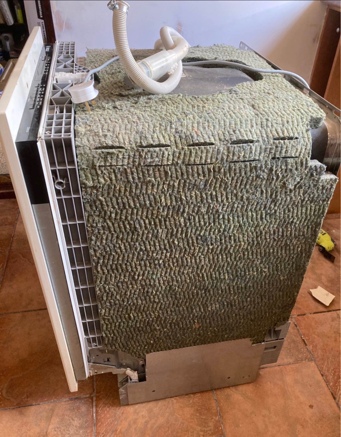 BOSCH INTEGRATED DISHWASHER - Home Appliances