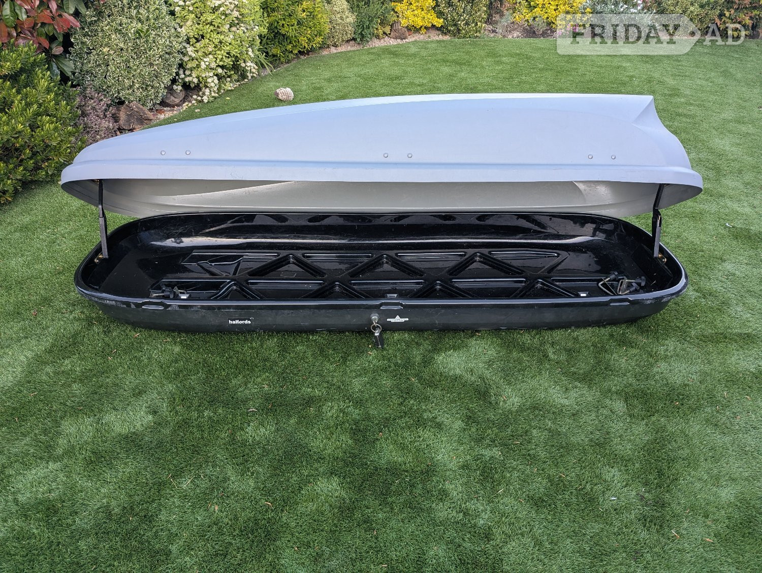 Halfords roof box  - Travel & Holidays in Lancing