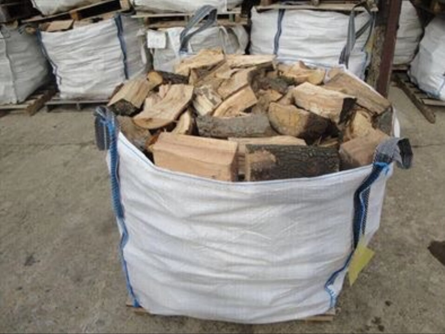 Robs Logs dry and seasoned hardwood logs & kindling