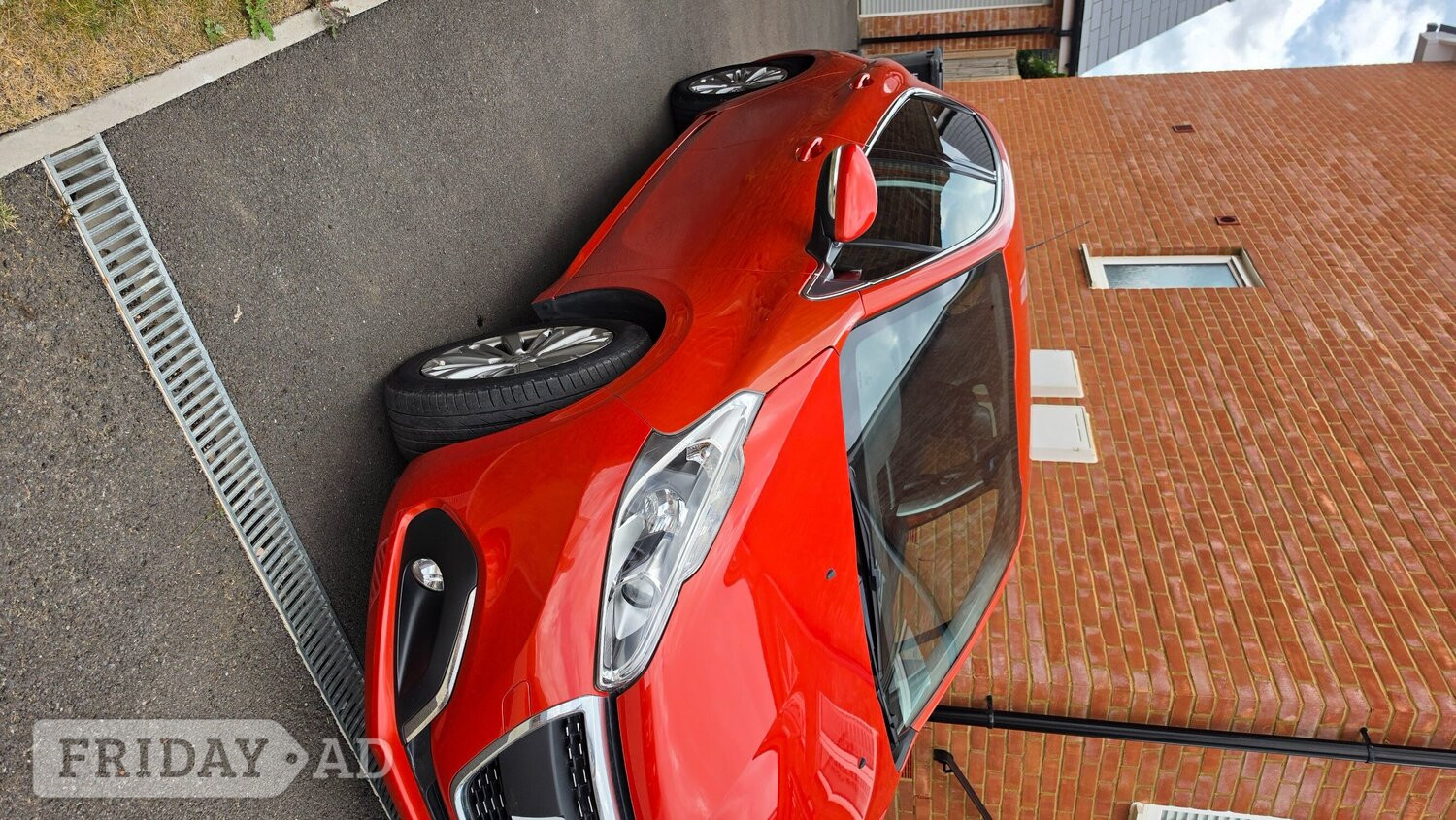 [ berth ]Peugeot 208