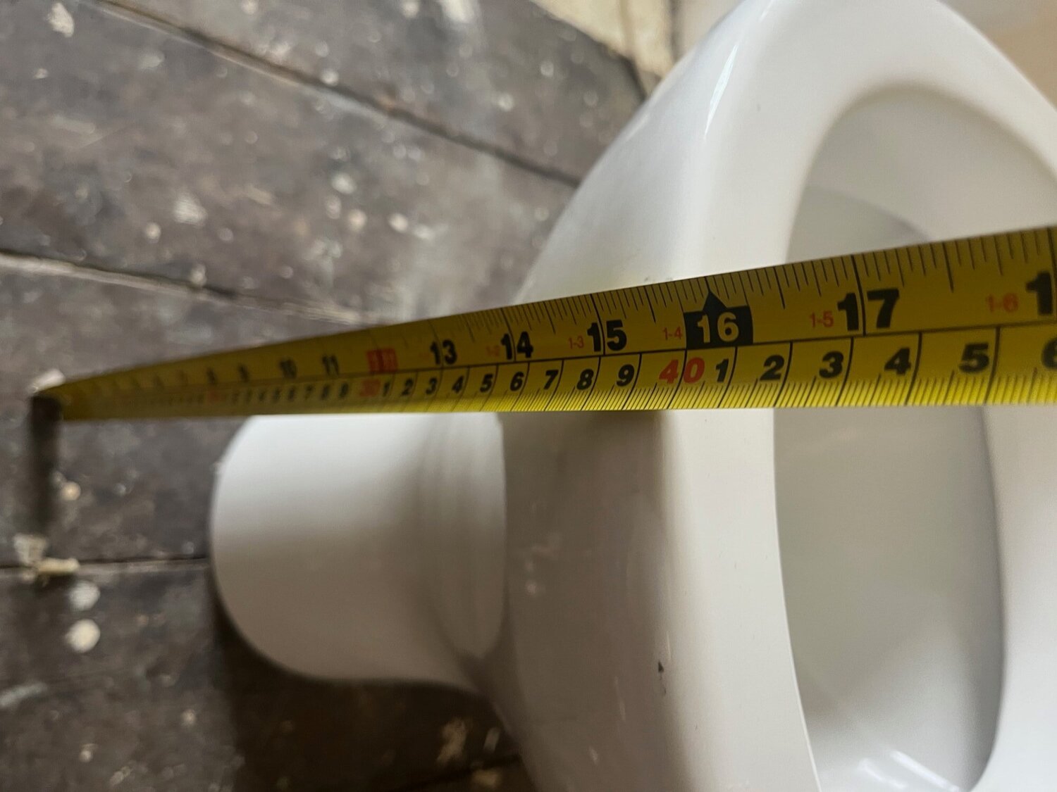 Corner Loo/ Corner Toilet Bowl with Sistern - Home Decor in St. Leonards-On-Sea