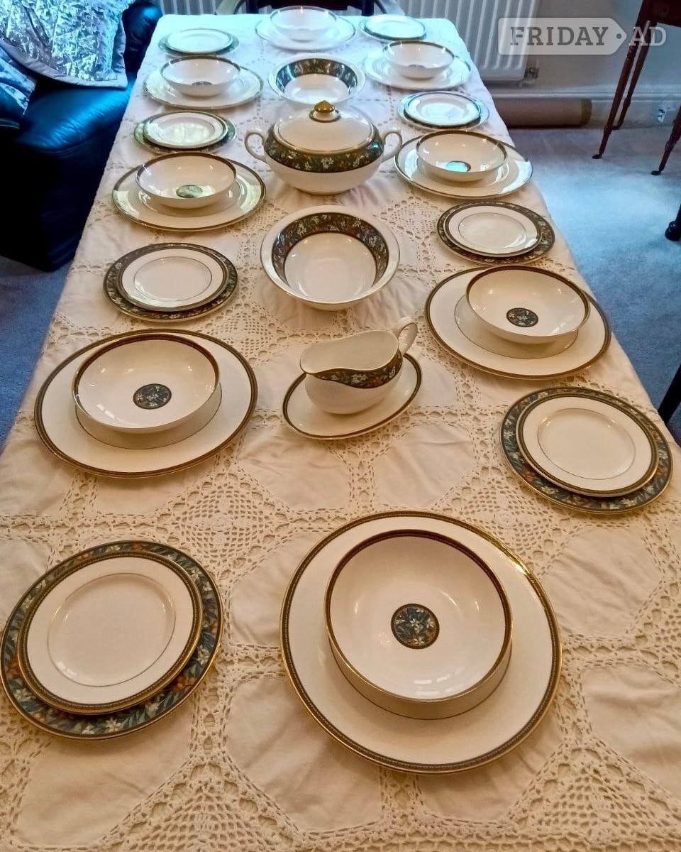 Vintage Royal Doulton fine bone china 8 settings dinner service 