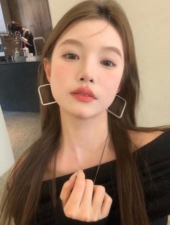 Asian graduate offer massage or escort services 