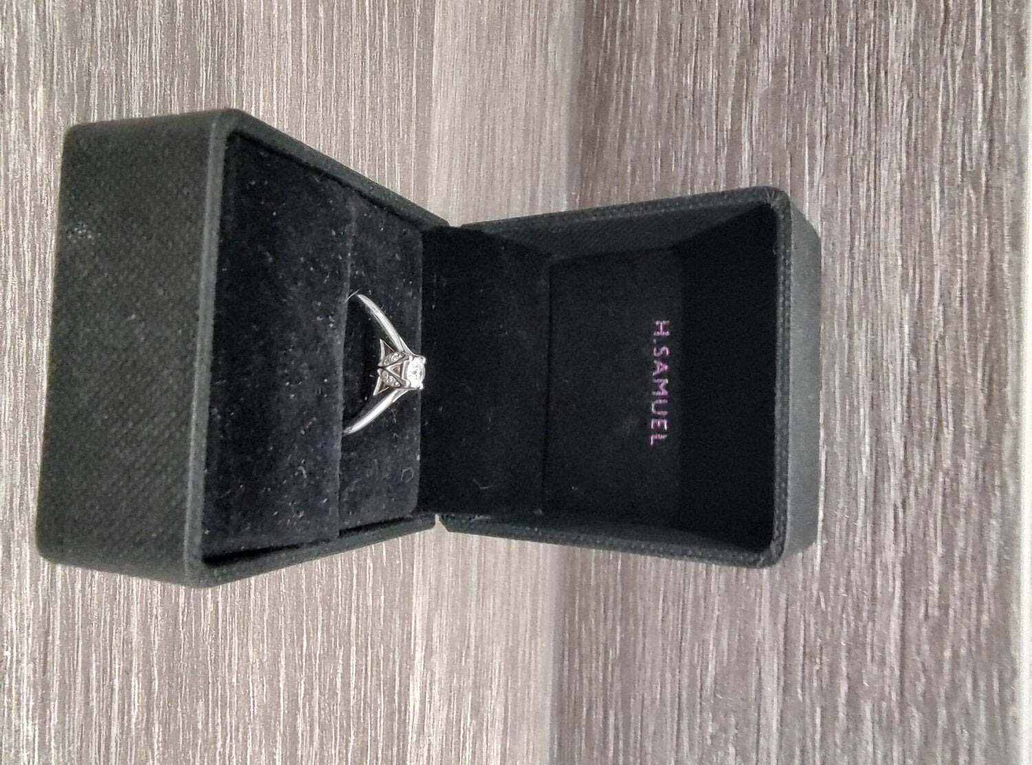 BEAUTIFUL H SAMUEL 9CT WHITE GOLD .25CT DIAMOND RING COST £799 NE