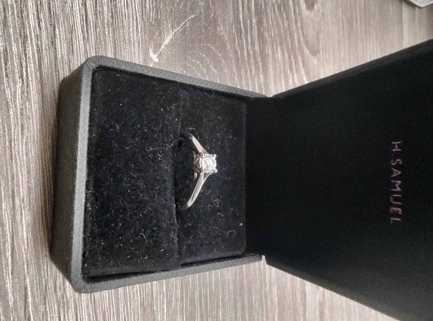 BEAUTIFUL H SAMUEL 9CT WHITE GOLD .25CT DIAMOND RING COST £799 NE - Clothing, Footwear & Accessories