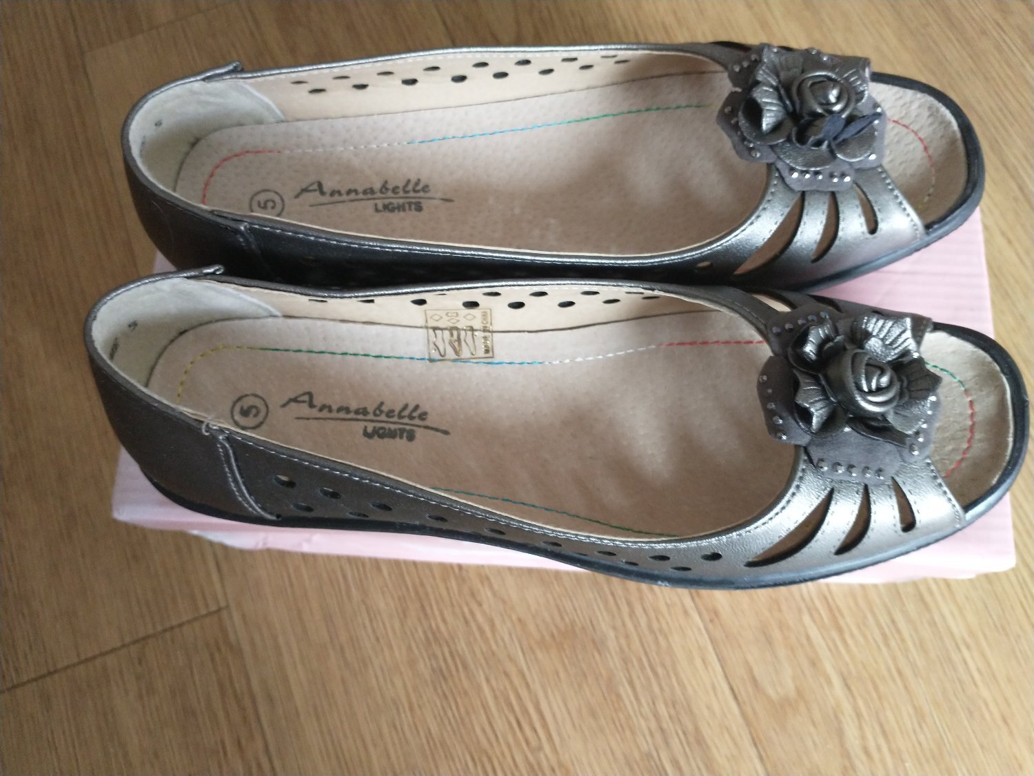 Women's peep toe shoes