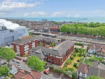 Spacious Duplex Penthouse Apartment with views across Southend