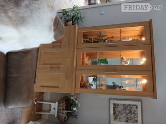 Display unit with drawns