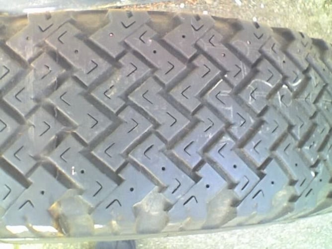 Land Rover Discovery Wheel & 205 x 16 Tyre - Parts & Accessories