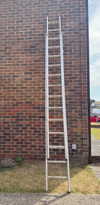 EXTENDING ALUMINIUM LADDER