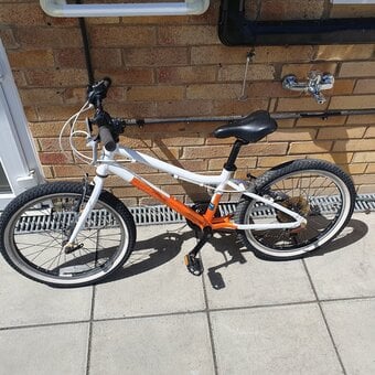 Pinnacle Ash 20inch wheels lightweight premium kids bike 5 to 8yr