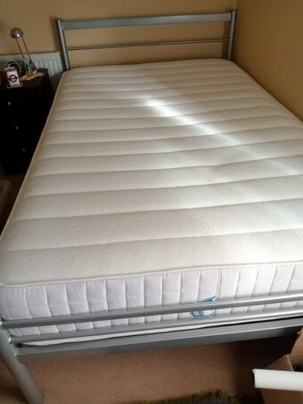 Bed frame small double/4'