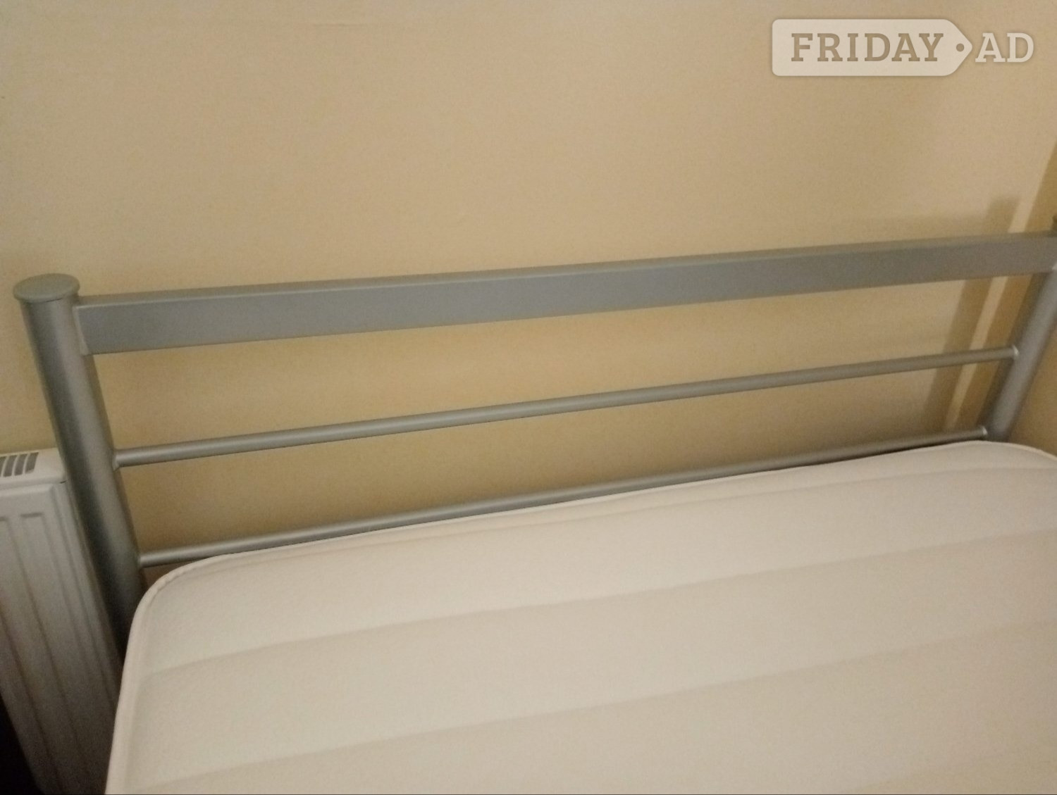 Bath Bed frame small double/4'