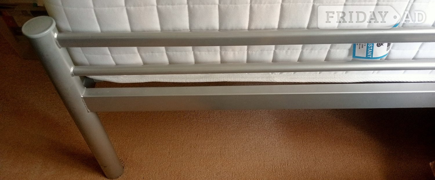 Bed frame small double/4' - Furniture in Bath