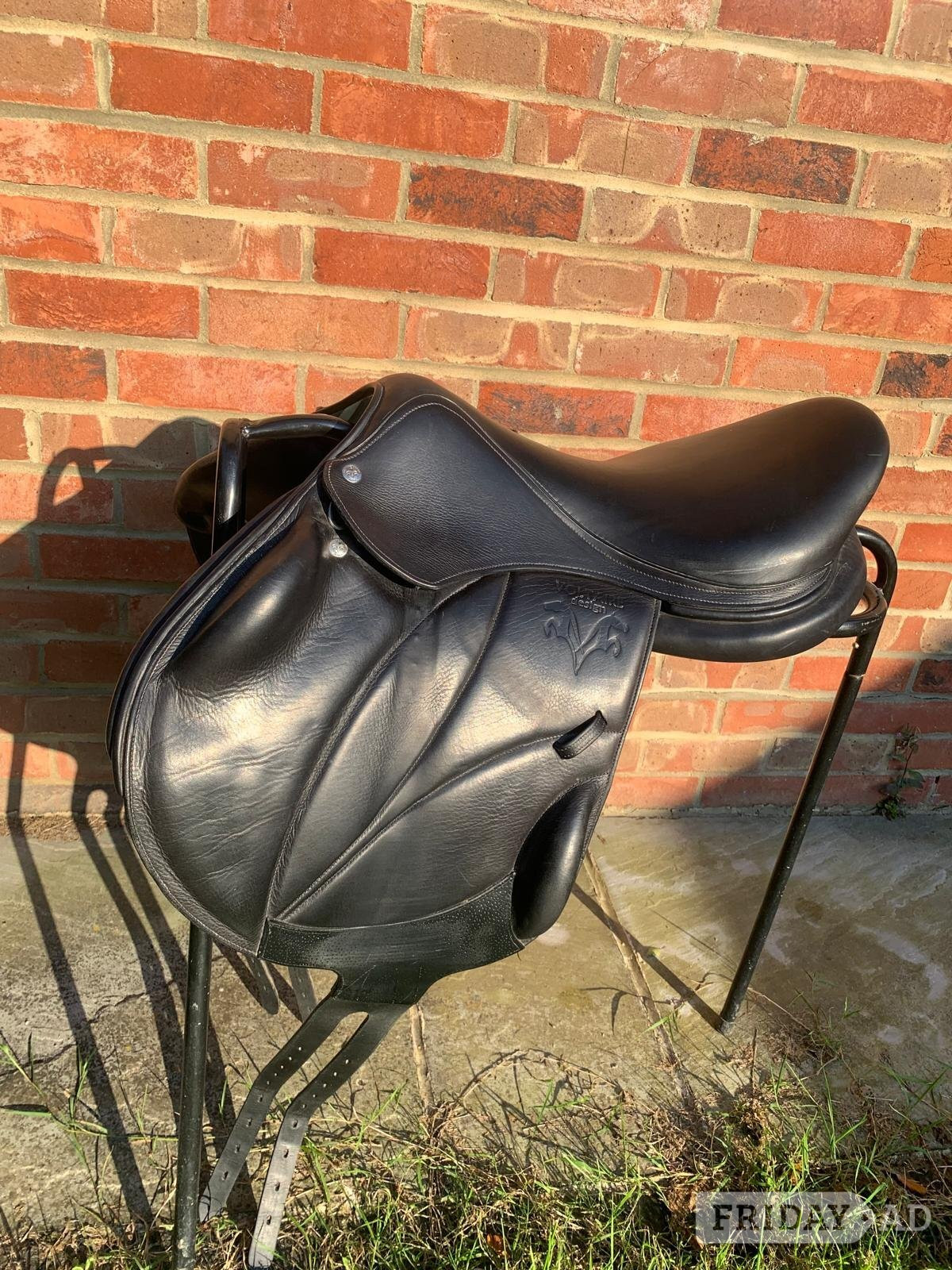 Voltaire Lexington Jump Saddle - 18" with Stuttgart Seat + Cover.