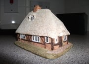 Lilliput Lane Honeysuckle Cottage - 1984 version (L0250)    